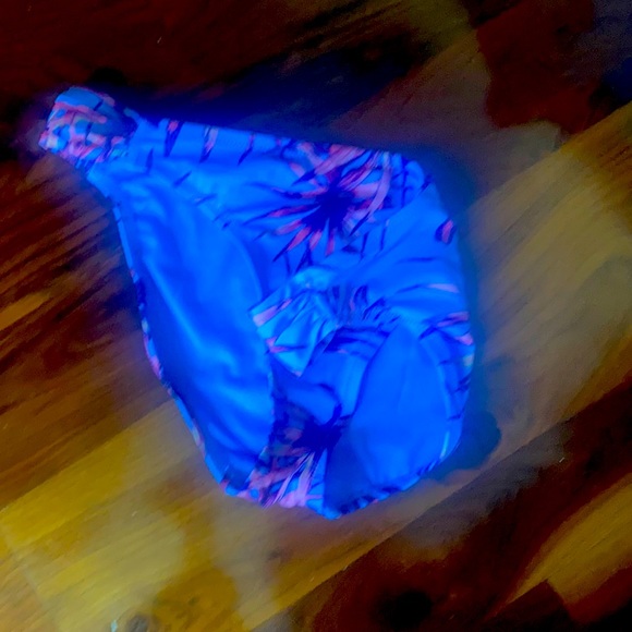 Bathing suit bottoms - Picture 1 of 3